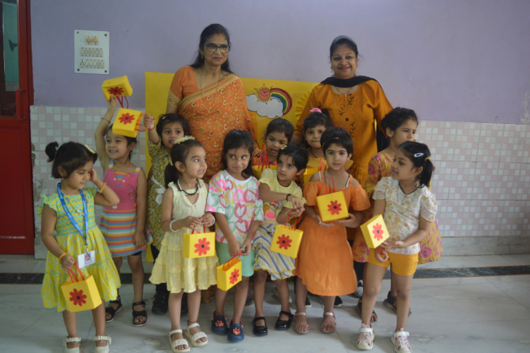 9027f61a-1a93-4da8-a0c7-b_Yellow-Colour-Day.jpg